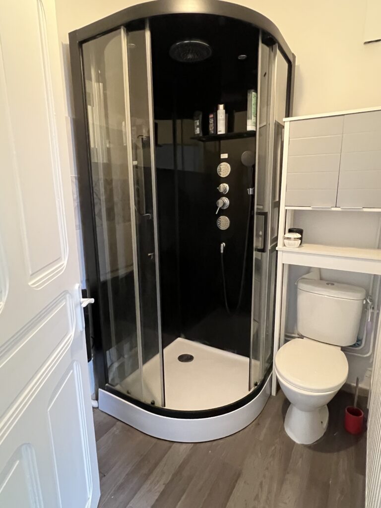 Salle de douche Gîte les Figues